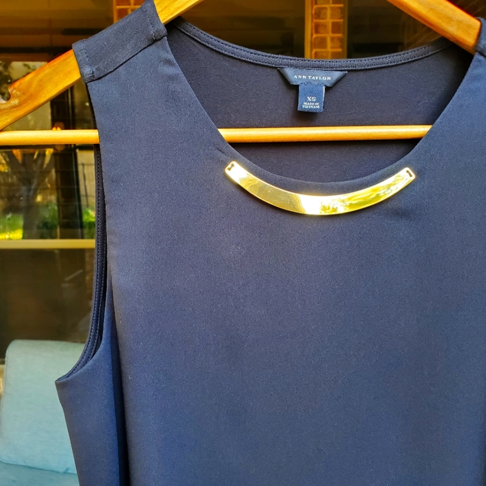 EUC Ann Taylor Black Sleeveless Top XS